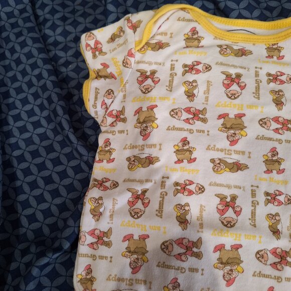 disney dwarfs onesie 6 to 9 months - Picture 4 of 10